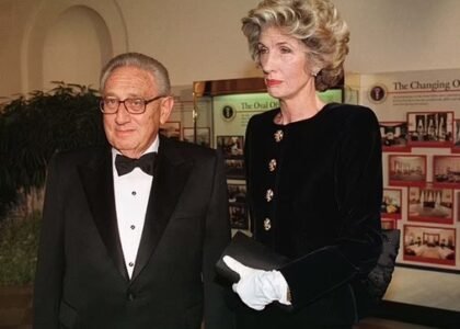 nancy kissinger height