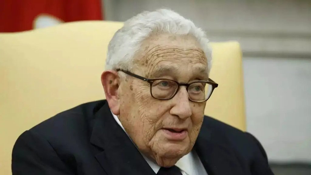 nancy kissinger height