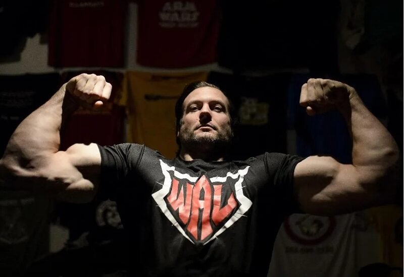 devon larratt height