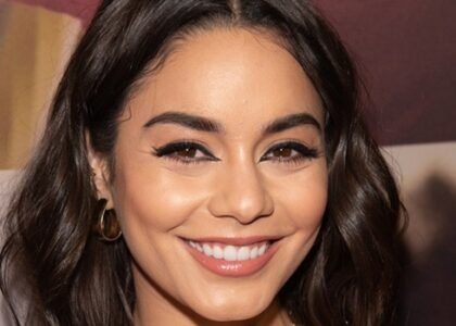 vanessa hudgens height