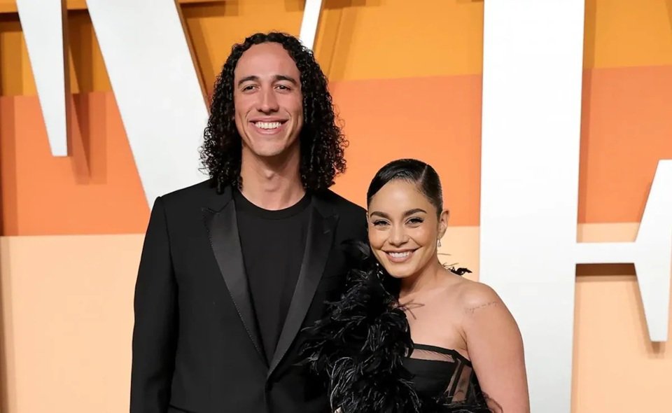 vanessa hudgens height