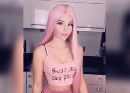 belle delphine height