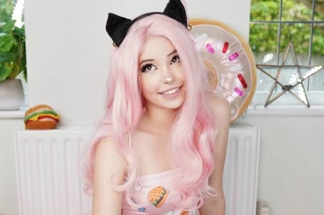 belle delphine height