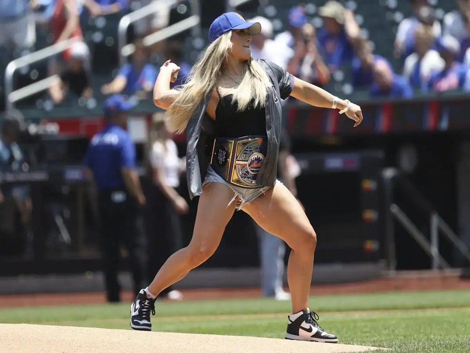 tiffany stratton height