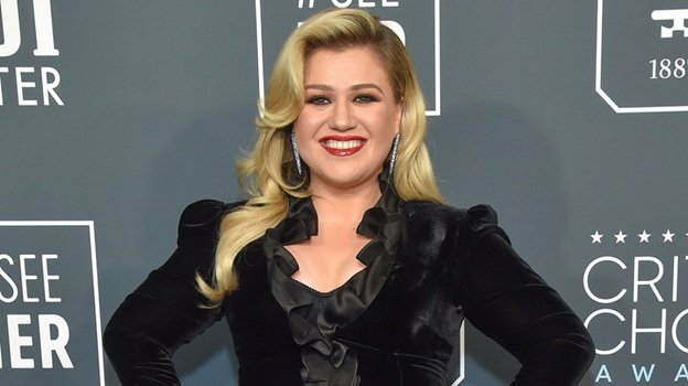 kelly clarkson height